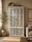 Houten kast met louvre