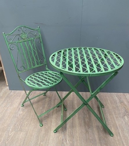 IJzeren tafel en ijzeren stoel (prijs per stuk)