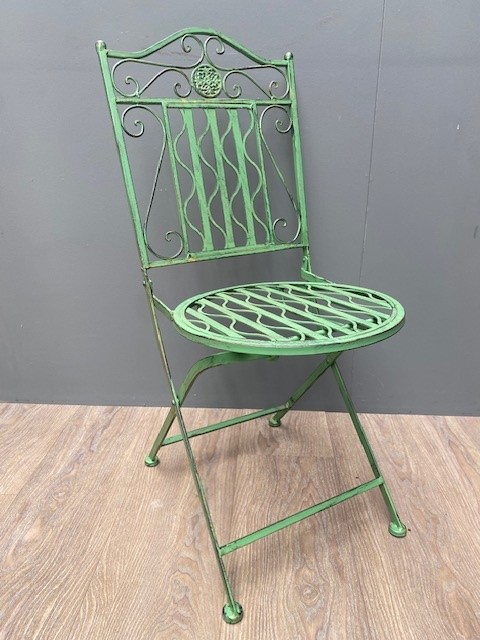 IJzeren tafel en ijzeren stoel (prijs per stuk)