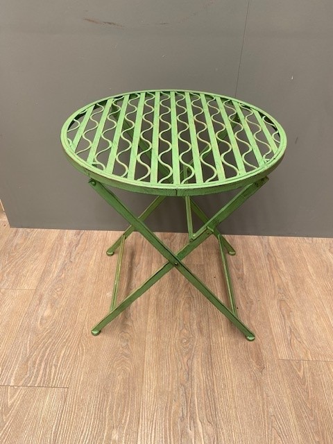IJzeren tafel en ijzeren stoel (prijs per stuk)